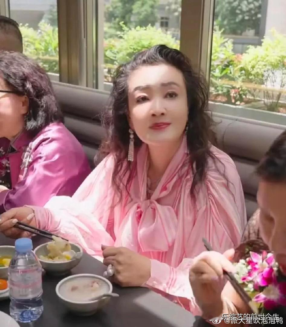 那么多名人的婆媳关系，怎么就张兰家的这么热闹，像宫斗连续剧一样？ 