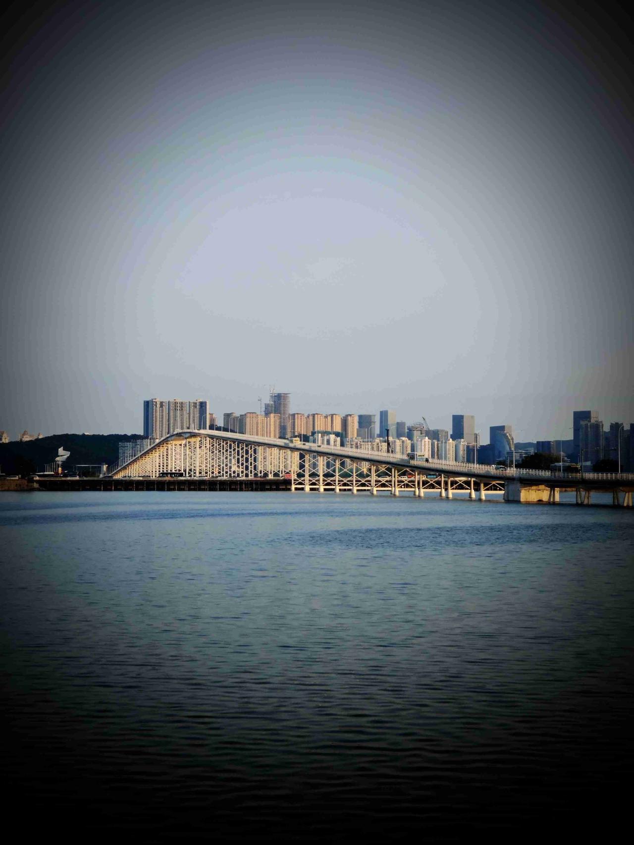 我的今日状态：🏝️旅行度假
我这里的天气：🌤️多云
澳门还是老城区更有时代感