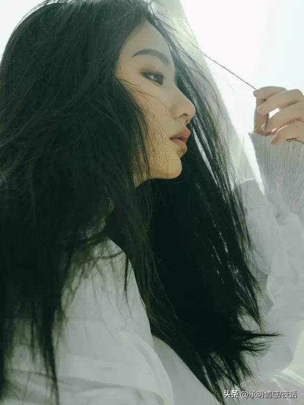 单依纯向李荣浩道歉你怎么看 
单依纯向李荣浩道歉这事，我觉得挺值得说道的。
  