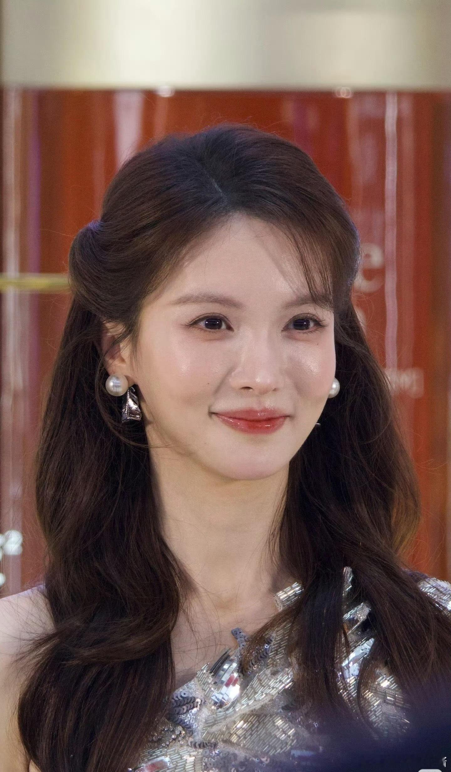 金晨 医美金晨居然变成这样了，之前明明是大美女，完全没认出来