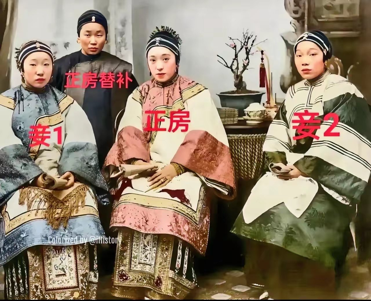 这个正房看起来都比两个小妾要漂亮端庄啊，那个男的为什么还要找的小妾一个比一个丑呢