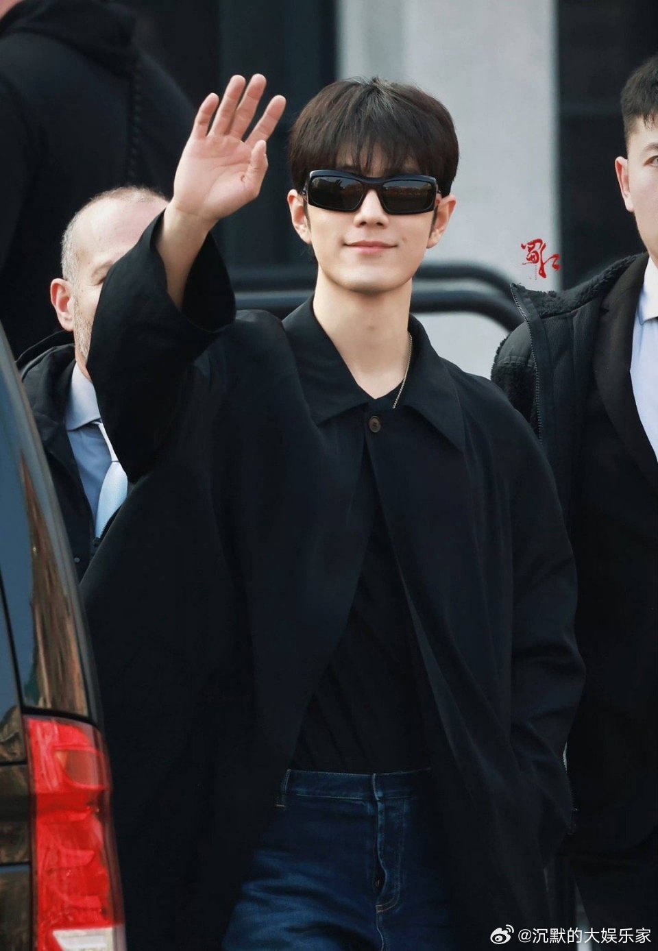 肖战可太抢手了，一年拍两部大厂戏，一部正午阳光的，一部柠萌的，结果在拍剧还没拍完