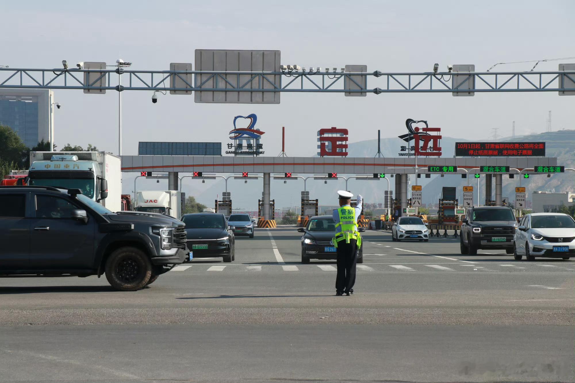 兰州公安护航中秋团圆【交所合一护归途】为防范道路交通事故、保障出行顺畅，兰州市公