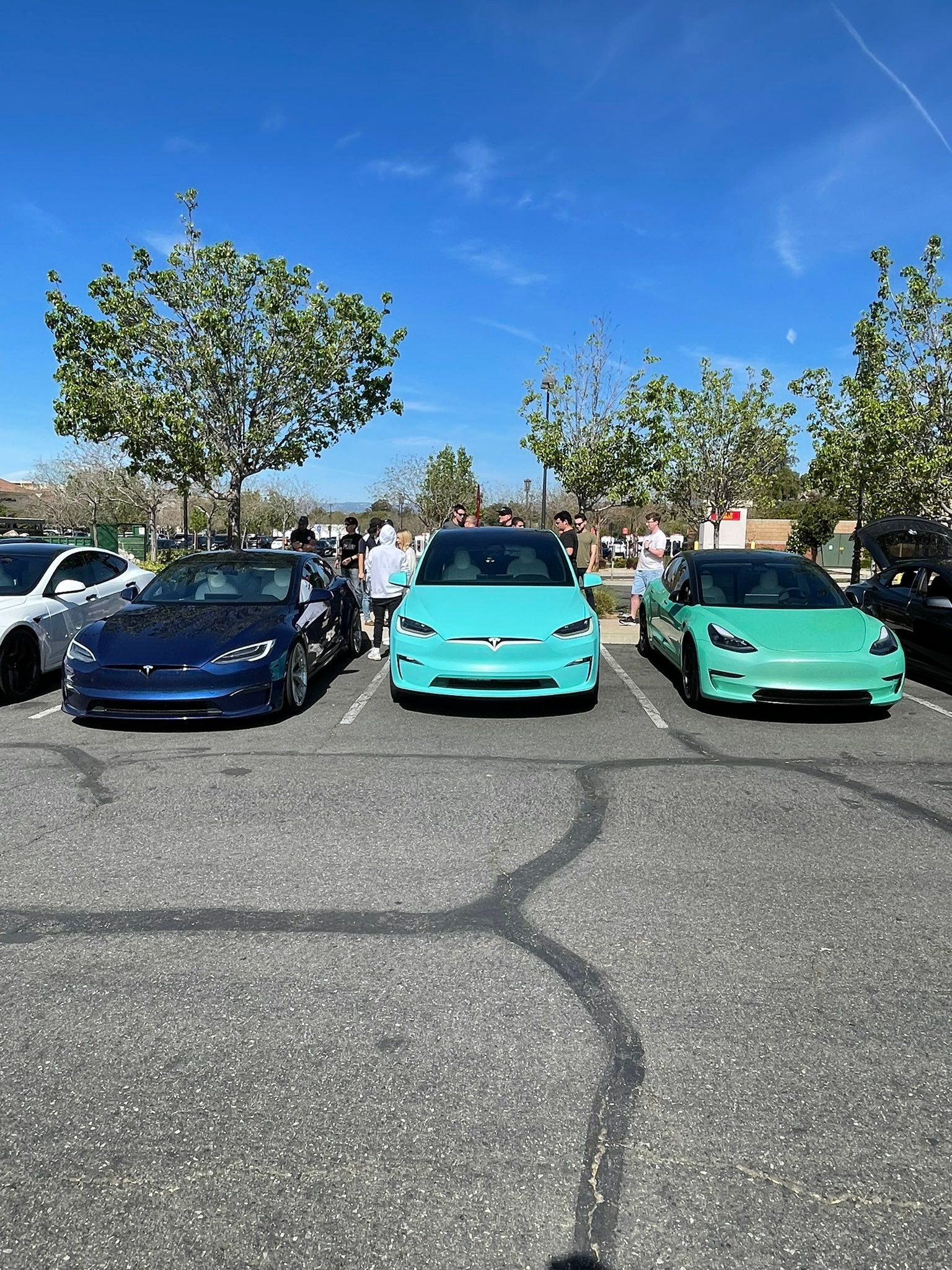 2月16日，特斯拉宣布，Grok即将登陆欧洲市场的特斯拉汽车。Grok可以利用实