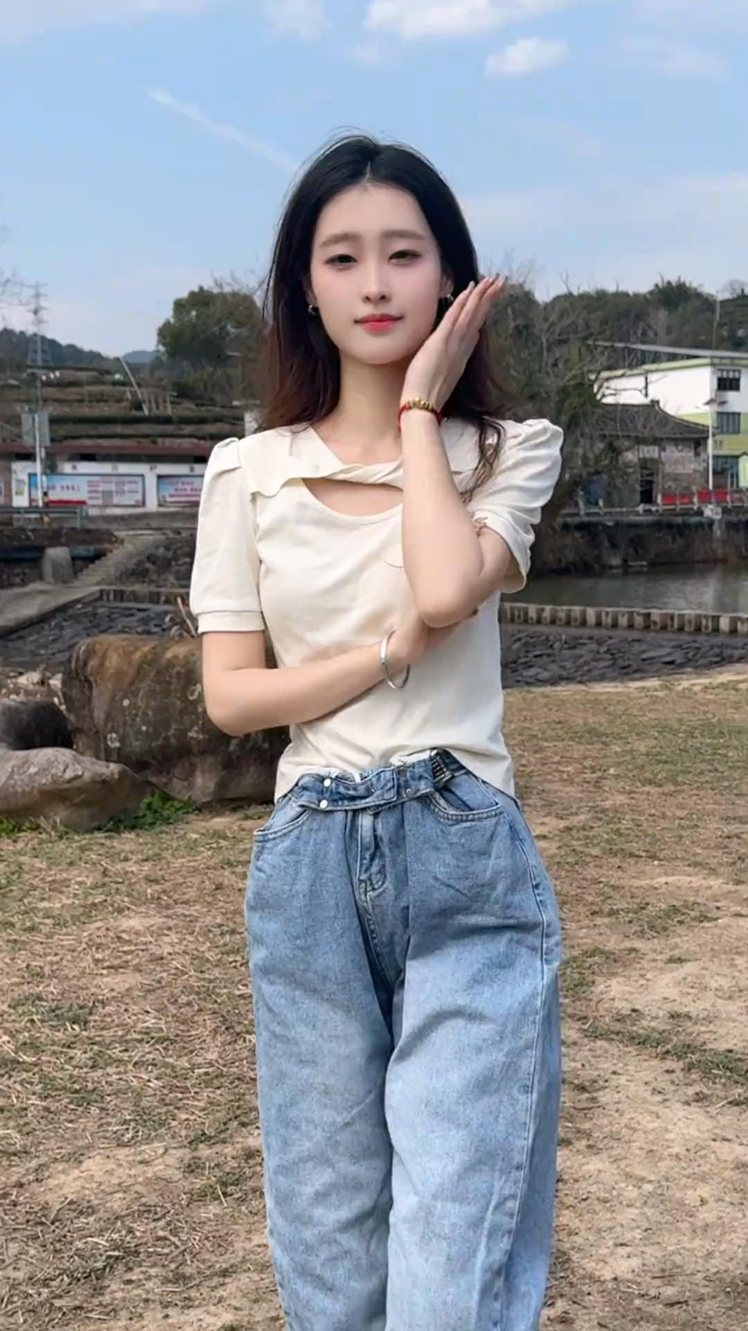 风起落花舞，春光入画来。