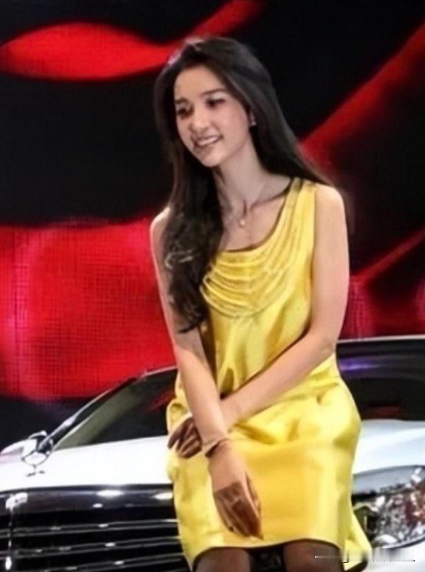 2008年，奔驰邀请李冰冰做代言，她看中了一辆价值200w的奔驰，她对老板撒娇：