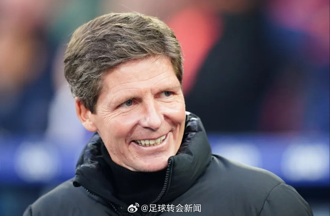 赫内斯接受踢球者采访时表示，拜仁曾经考虑过任命格拉斯纳为主帅。赫内斯说：“孔帕尼