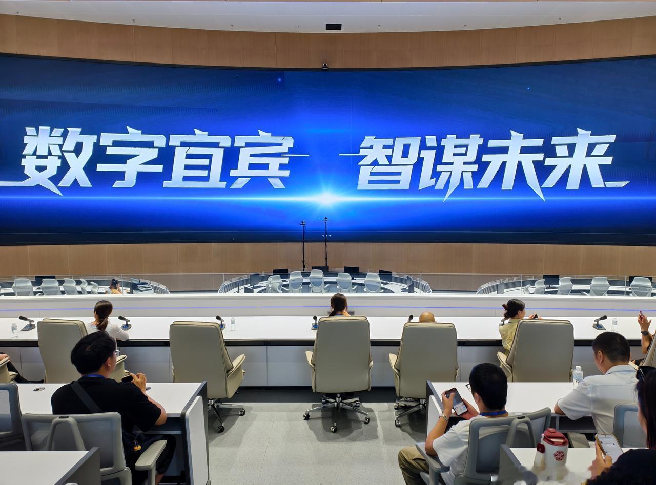 以前经常跑五粮液，所以常去宜宾。宜宾地理位置很讨巧，距离成都、重庆城区之间的距离