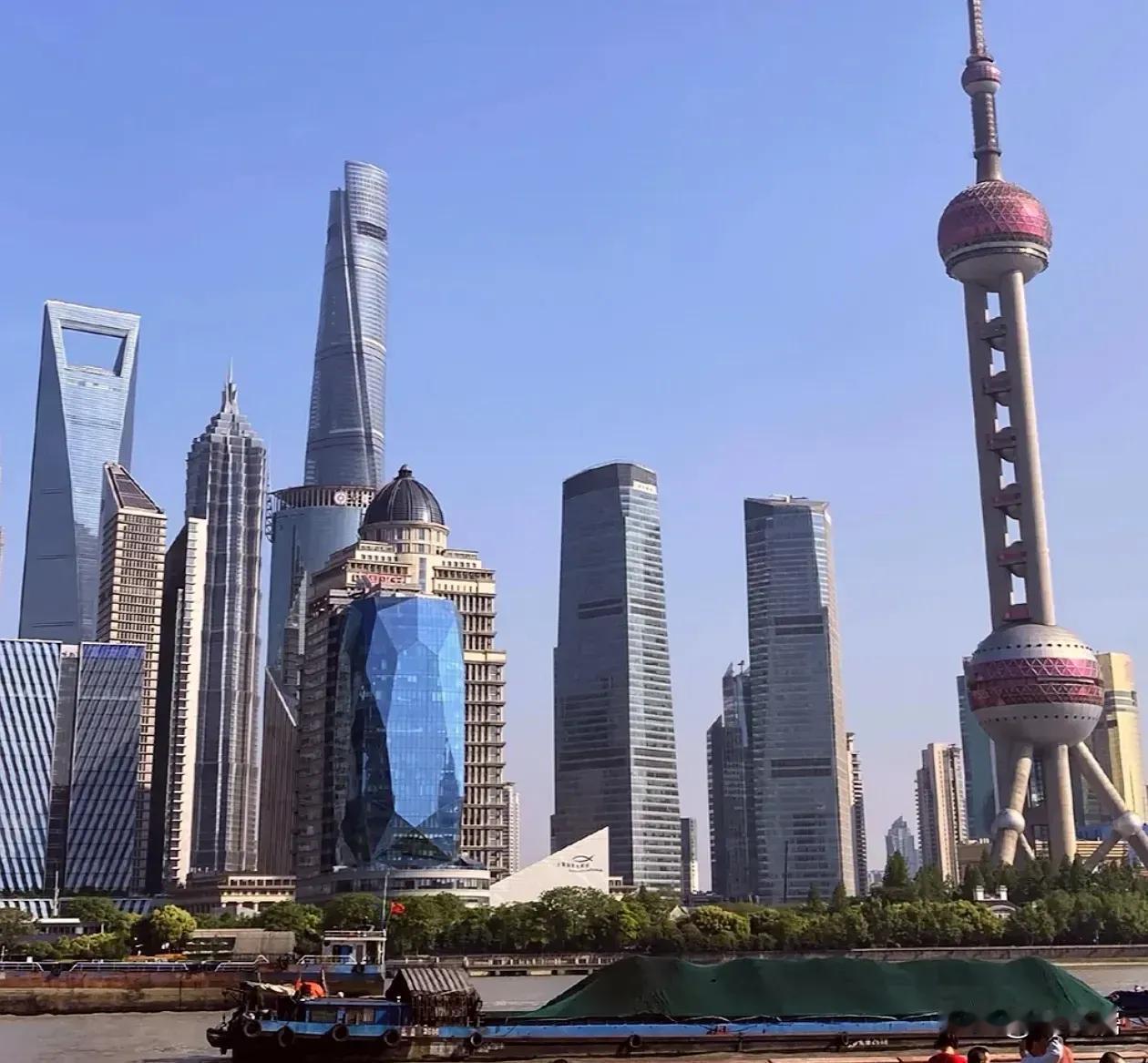 深圳作为中国的经济特区之一，自改革开放以来取得了显著的发展成就，特别是在金融、科