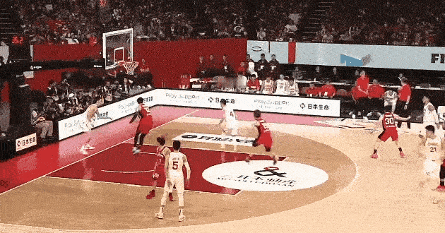 赢球真解气！盘点中国男篮本场最后时刻遭受的不公吹罚中国男篮世预赛第三场，中国男篮