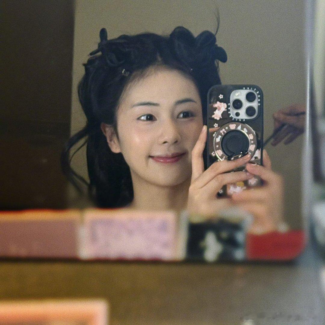 白鹿睡前自拍🤳 ​​​