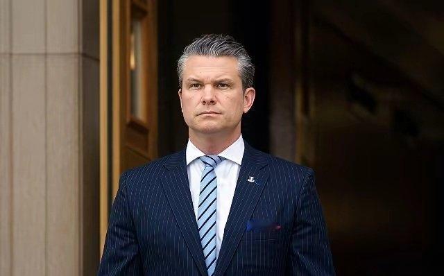 美国防长肯定美军征兵工作，他说很多当代美国年轻人非胖即蠢，要么就有前科，要有多动