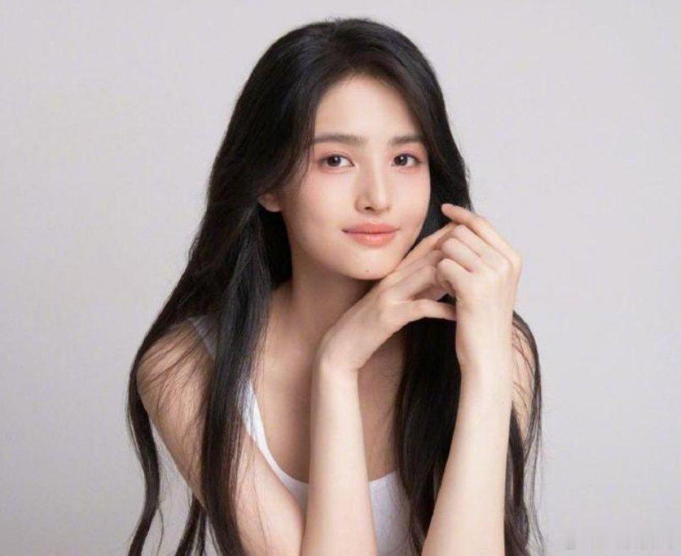 杨紫打趣张小斐，咋不推荐我试镜《功夫女足》？张艺兴接梗全场爆笑 