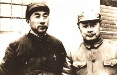 簿一波任华北军区政委和陈毅任华东军区司令员时的合影。