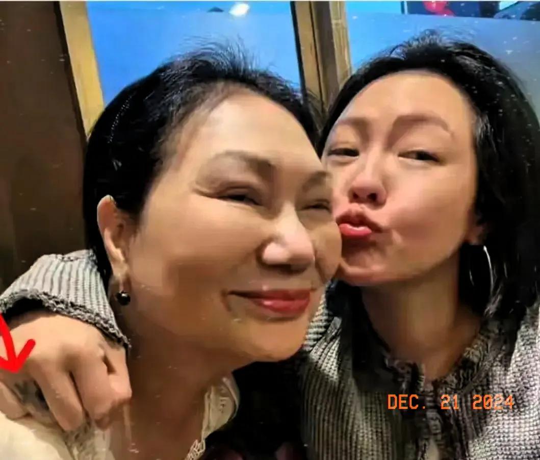 S妈对汪小菲越来越看不惯了，这到底是怎么回事呢？
说白了，就是婆媳关系的升级版！