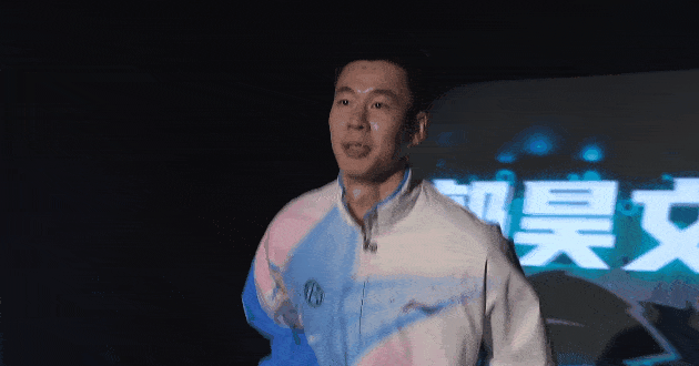 🔥郭昊文：从争议到核心！2米00锋卫杀疯了，本土得分王实至名归！
 
26岁的