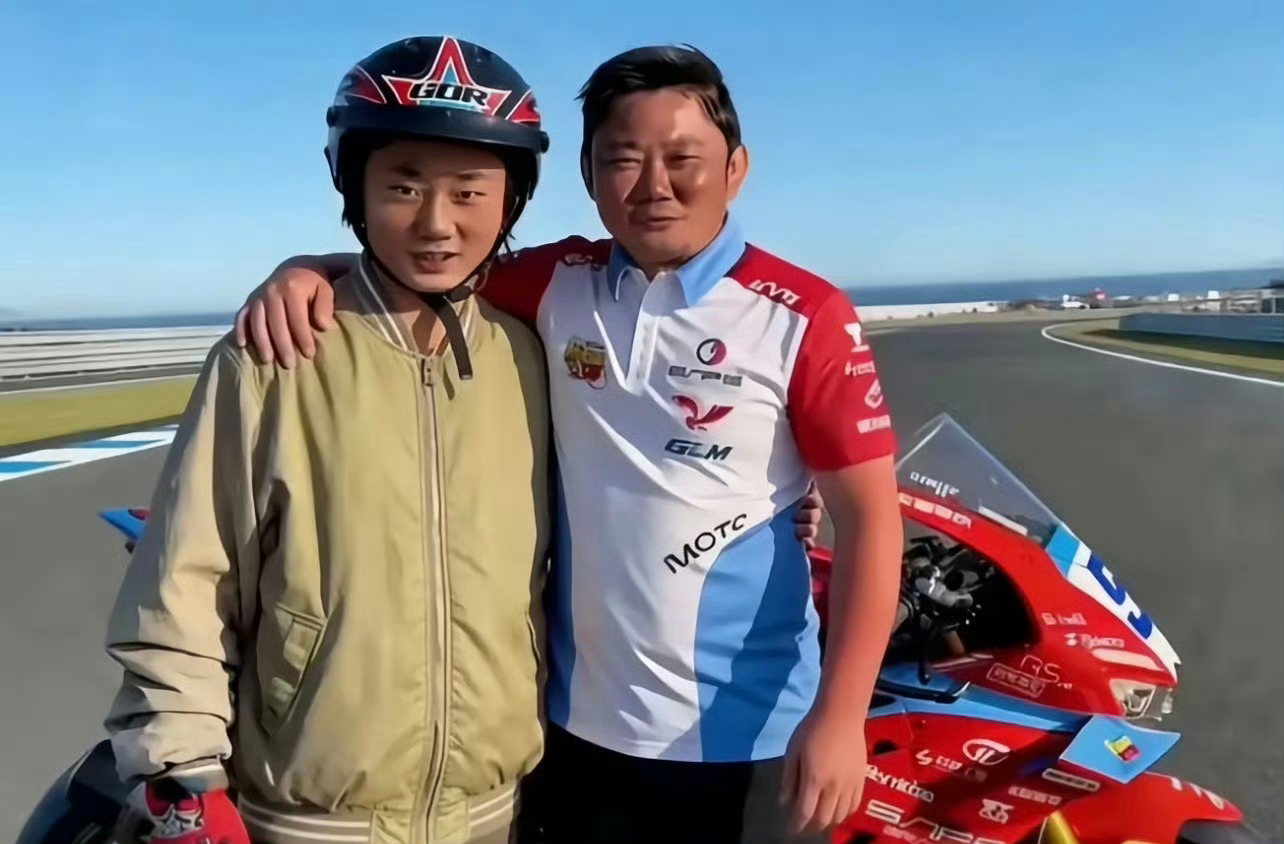 张雪机车荷兰站中量级（WorldSSP）正赛第1回合，张雪机车的53号车手瓦伦丁