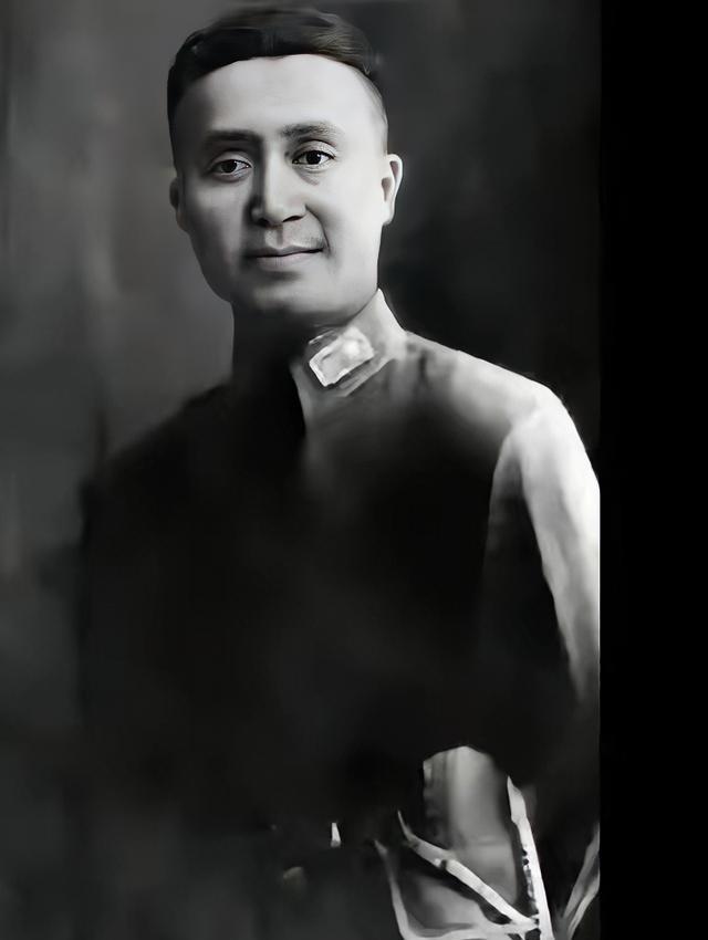 著名的黄埔二期抗日名将杨文瑔，于1947年兵败被俘。经过26年的改造，他始终拒不