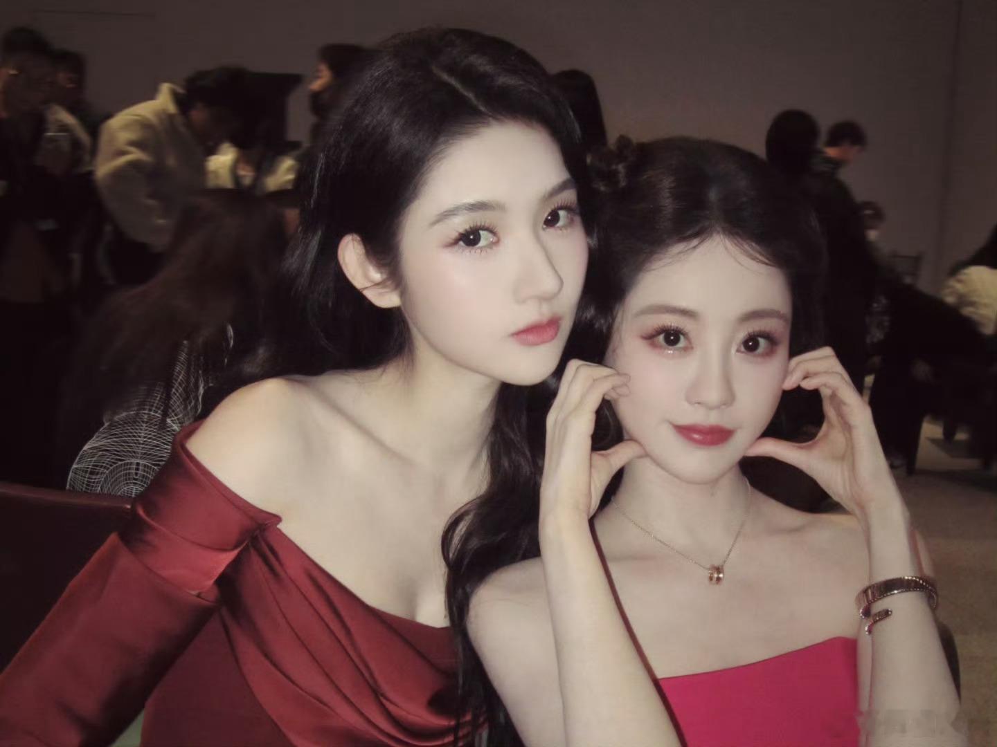 祝绪丹王玉雯合照🈶 好养眼的两个人！穿的风格也好搭 港风美女的感觉