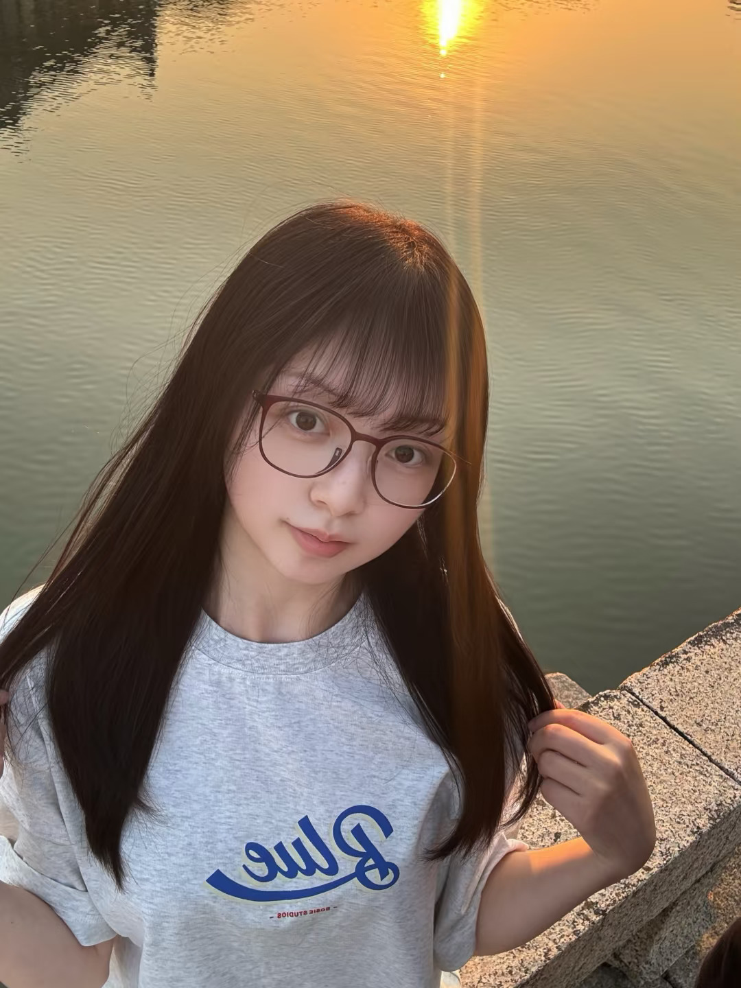 眼镜妹你谁？