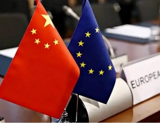 欧盟将作出限制，每年最多进口35万辆中国混动电车，换取中国不反制？
彭博社当地时