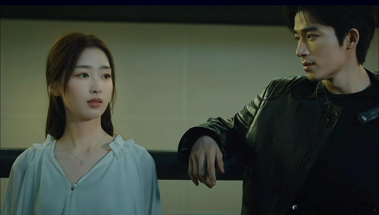 女主侧脸有点虐了 