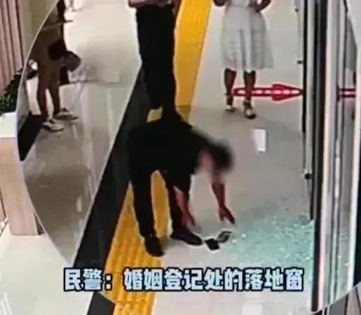 “高，实在是高!”湖南一男子和前妻决定重归于好，俩人都挺开心的，打算去婚姻登记处