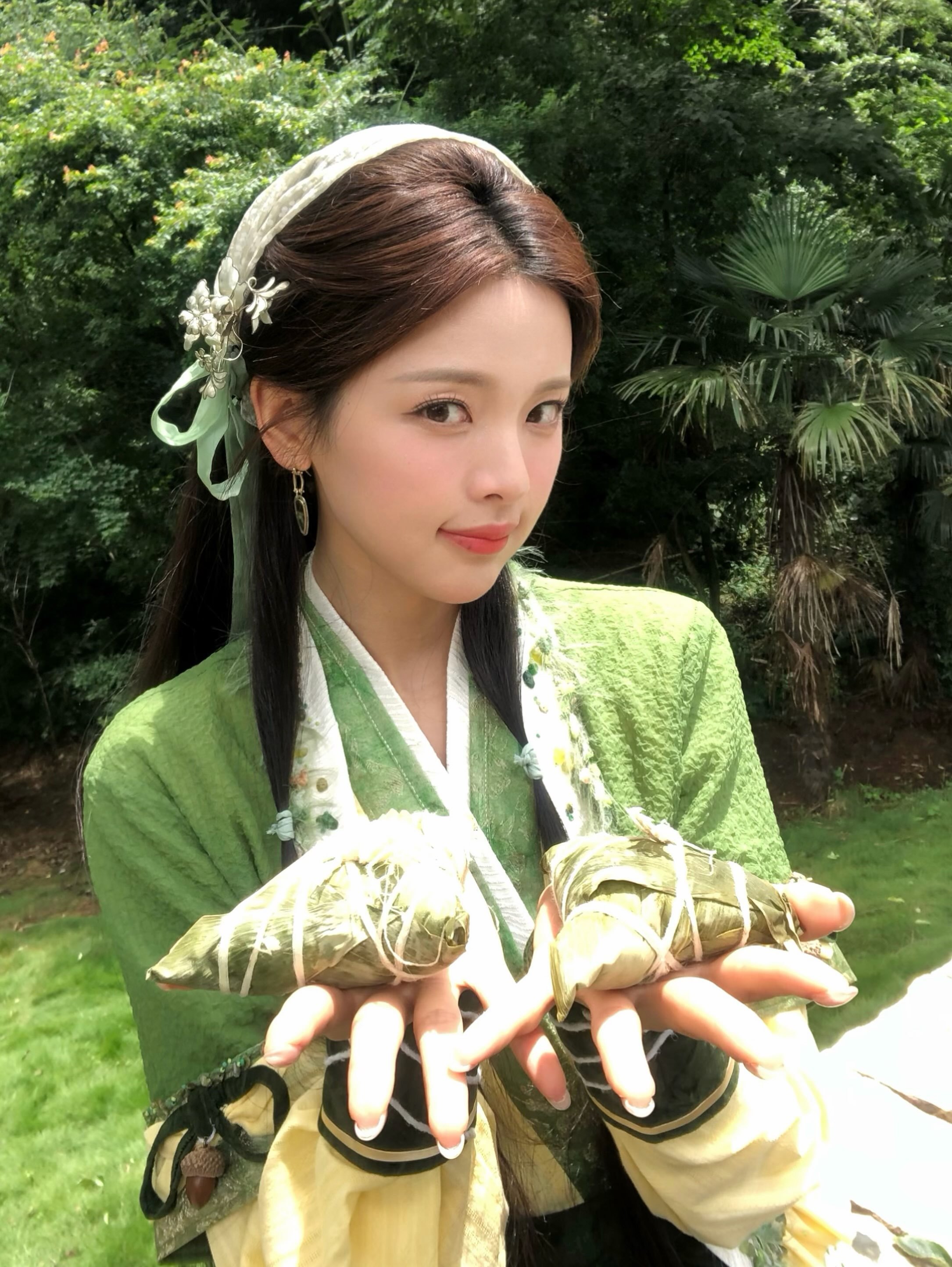 杨超越  ins更新了，是粽门师妹。yang_cyyyyyy_ ：“那天可是端午