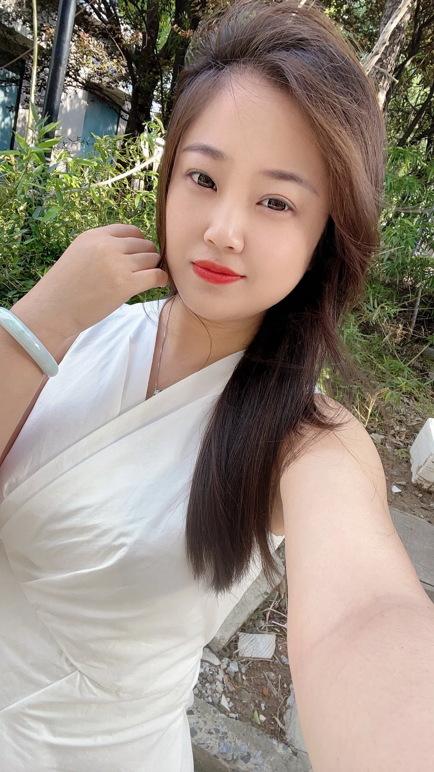 这个世界，没有真正快乐的人，只有想的开的人。中年女人，我们努力做最好的...