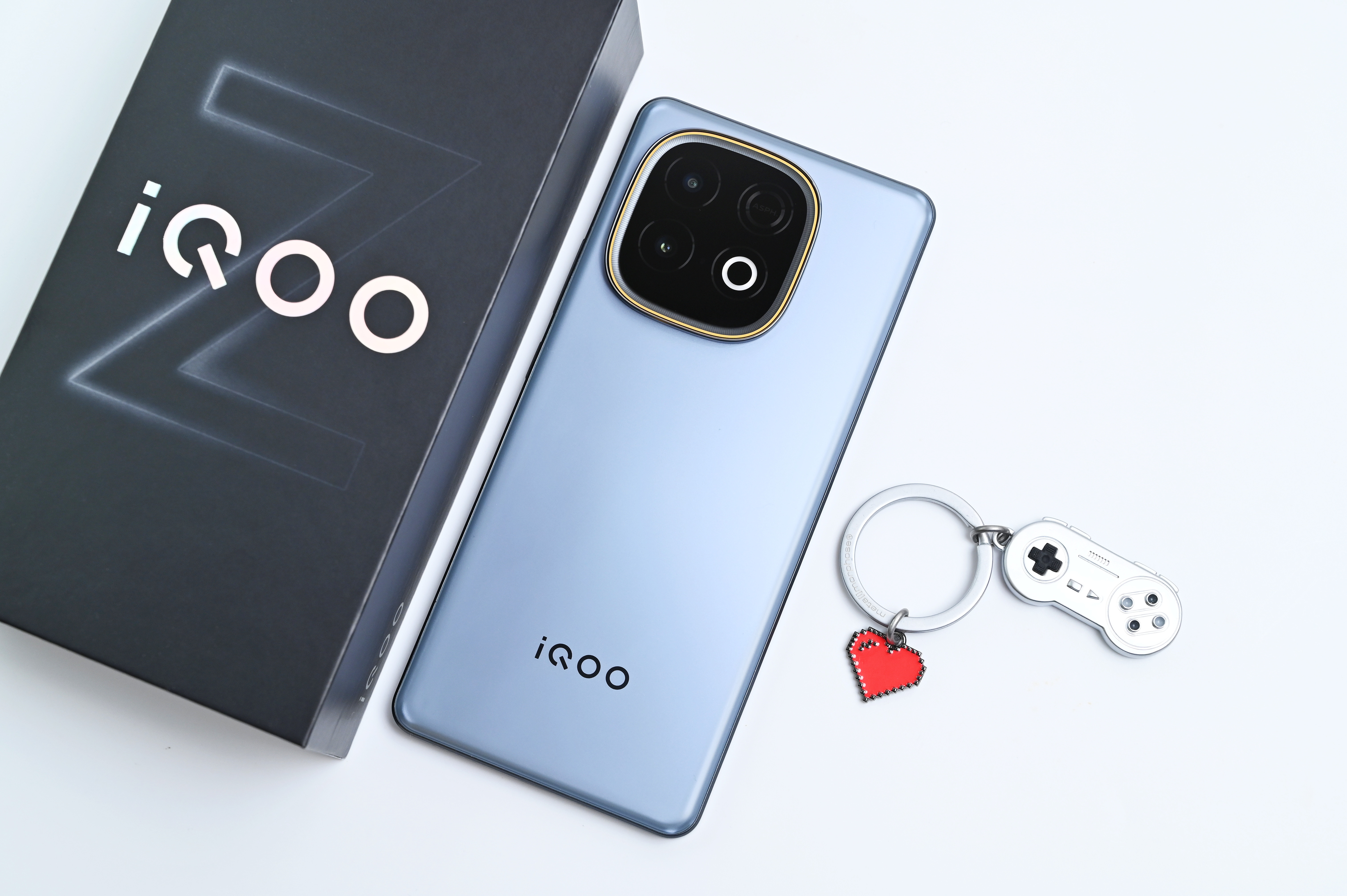 来一波iQOO Z10 Turbo+极地灰图赏，不敢说太多，懂得都懂哈。颜值方面