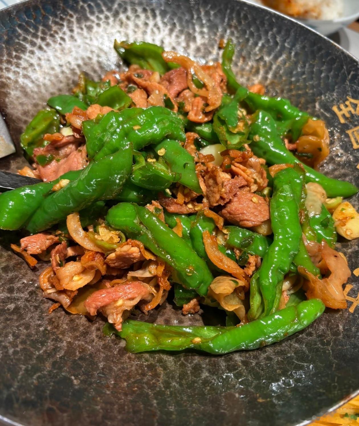 费大厨全国小炒肉大王仅凭视频评出 其实我觉得费大厨也不算难吃，但也算不上好吃，第