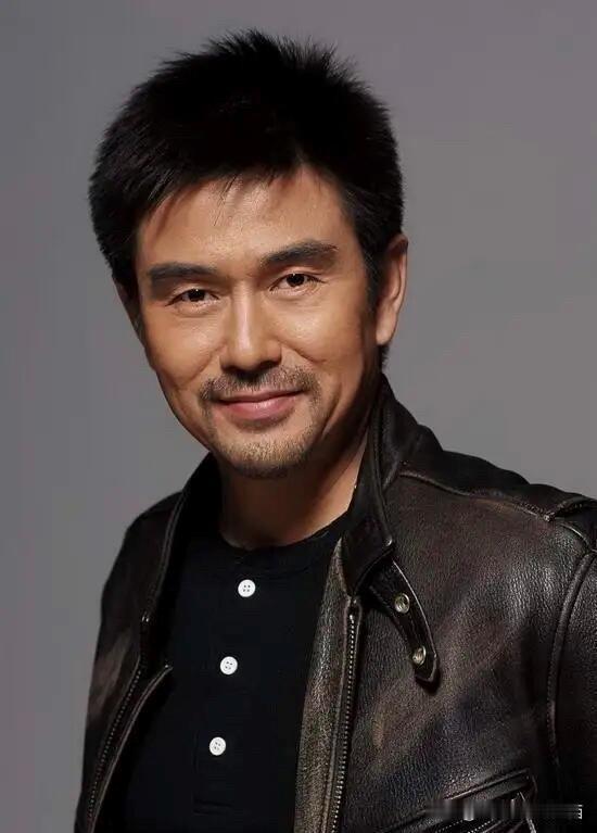这位男演员出道30多年，默默演戏，从不参加综艺和拍摄广告，演技精湛，却没有大红起