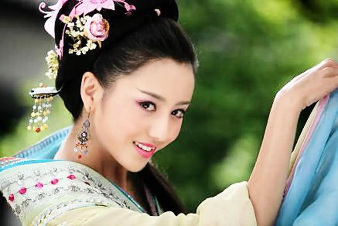 古代皇帝能和他们的妃嫔们玩得有多花？有人为女人亲手让自己绝后
历史上有几位皇帝因