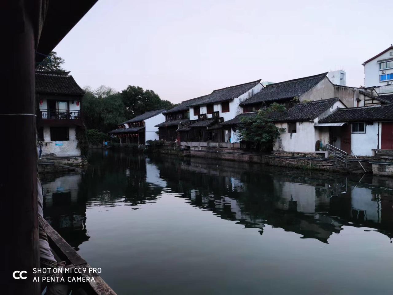 几十年来，而很多企业给员工缴纳的社保是按标准的60%，到了退休后养老金自然低了。