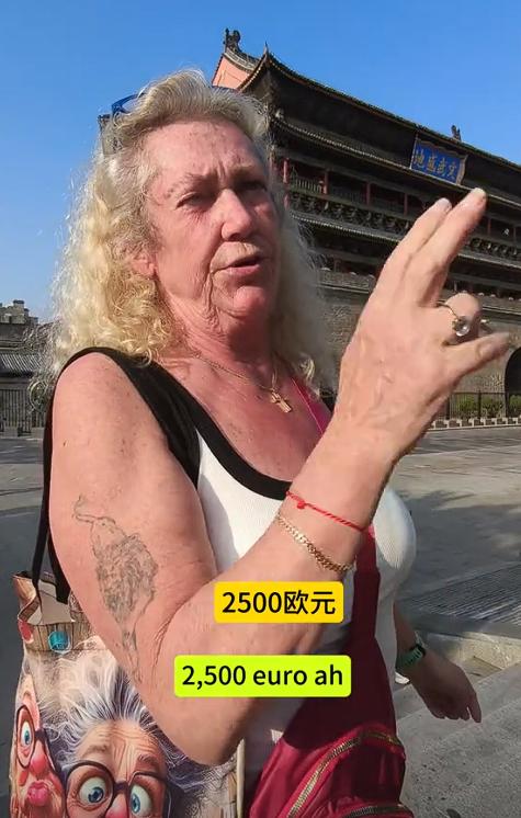 这下真实现了欧洲挣钱中国花！陕西西安，一位 61岁的挪威阿姨来旅游，结果被这里的