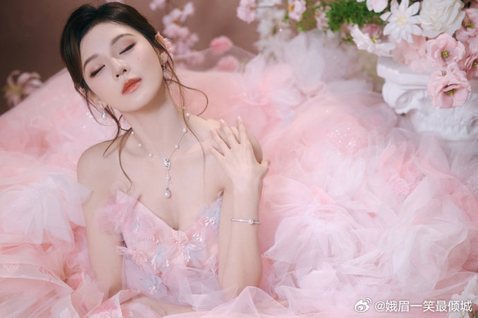 张予曦红包人均有份 宠粉举动尽显温柔风范，张予曦精心准备全民红包福利，面向全体粉