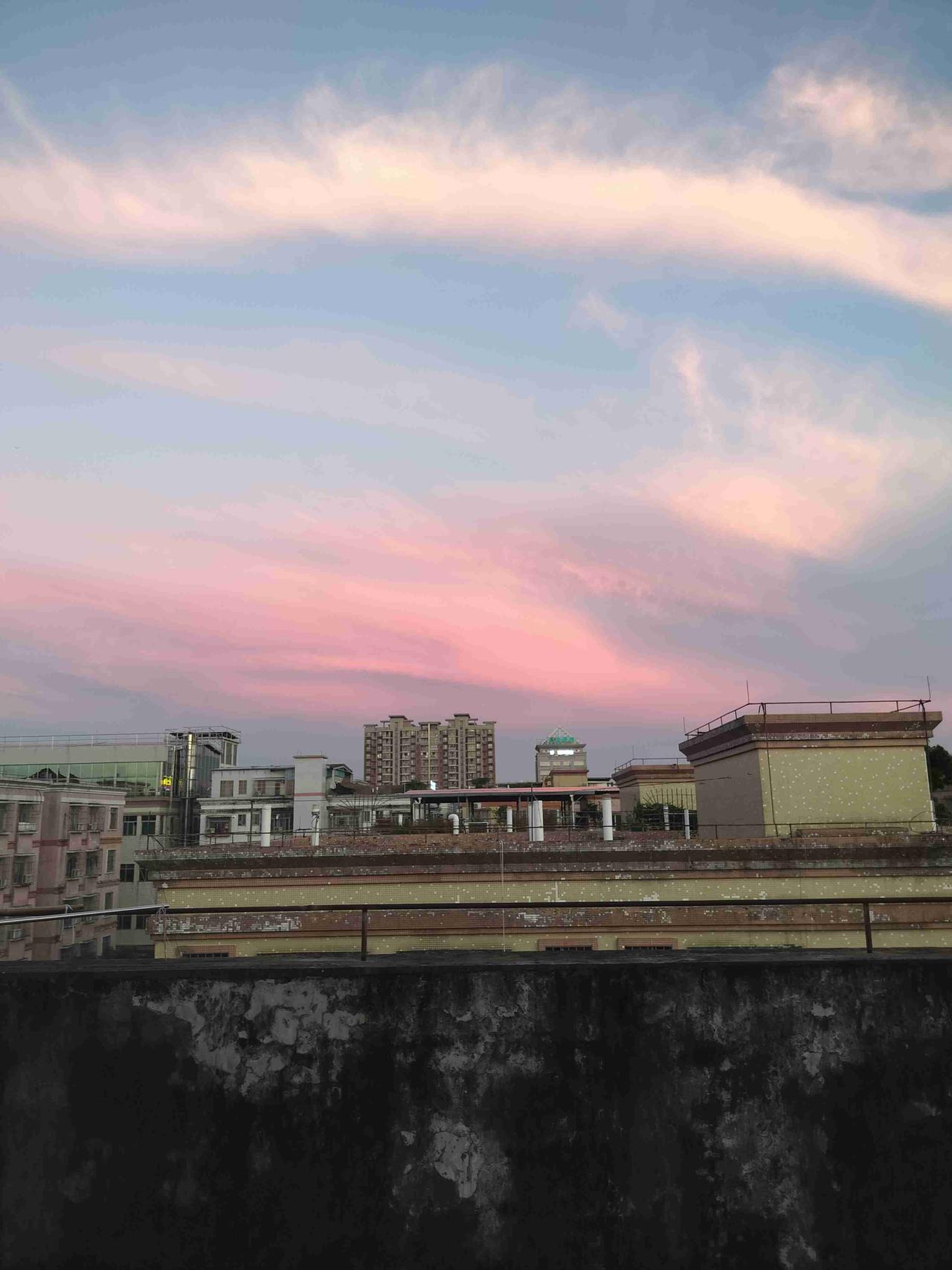 我的今日状态：😁轻松愉快
我这里的天气：☀️晴天