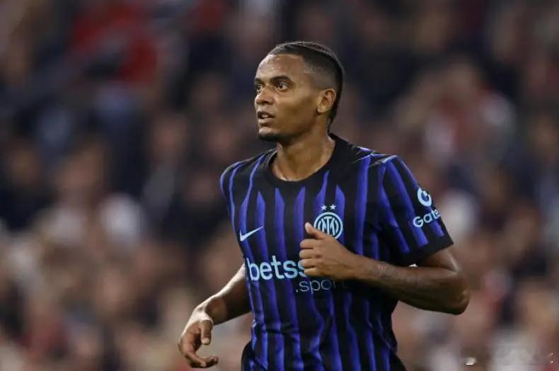 阿坎吉放话：阿森纳非欧洲最强 国米主场欲斩枪手北京时间周三凌晨，欧冠第七轮国米将