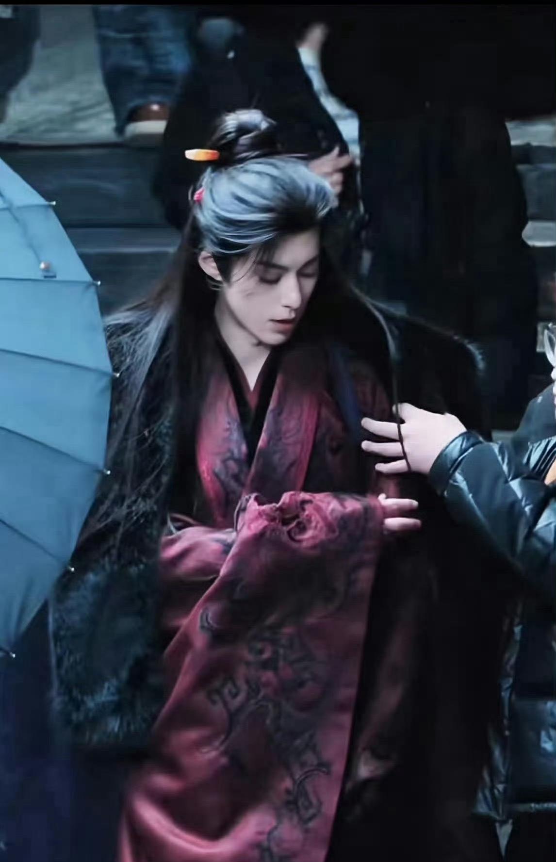 王鹤棣孟子义将门独后首个同框路透
 
谁还没被《将门独后》这组路透狠狠戳中！王鹤