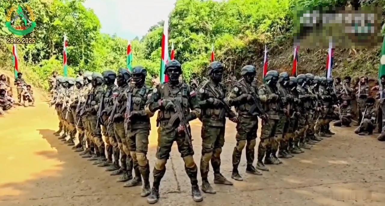 罗兴亚救世军放话要消灭若开军！

罗兴亚救世军在若开邦组建了若开特种作战部队。战