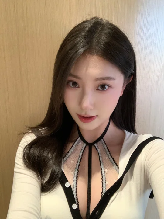 今天是温香软玉的美