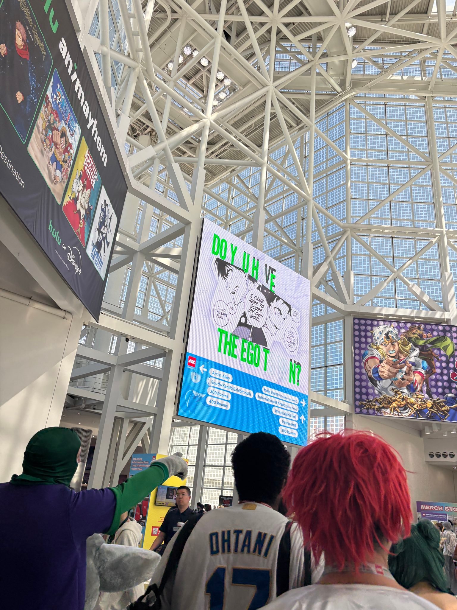 洁世一  🇺🇸洛杉矶AnimeExpo漫展现场有洁世一和观光车痛车和大屏广告