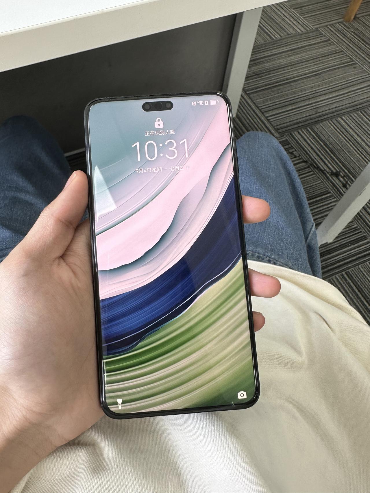 花了七千块买了一台Mate60 Pro，结果被朋友吐槽是智商税……

说实话，我