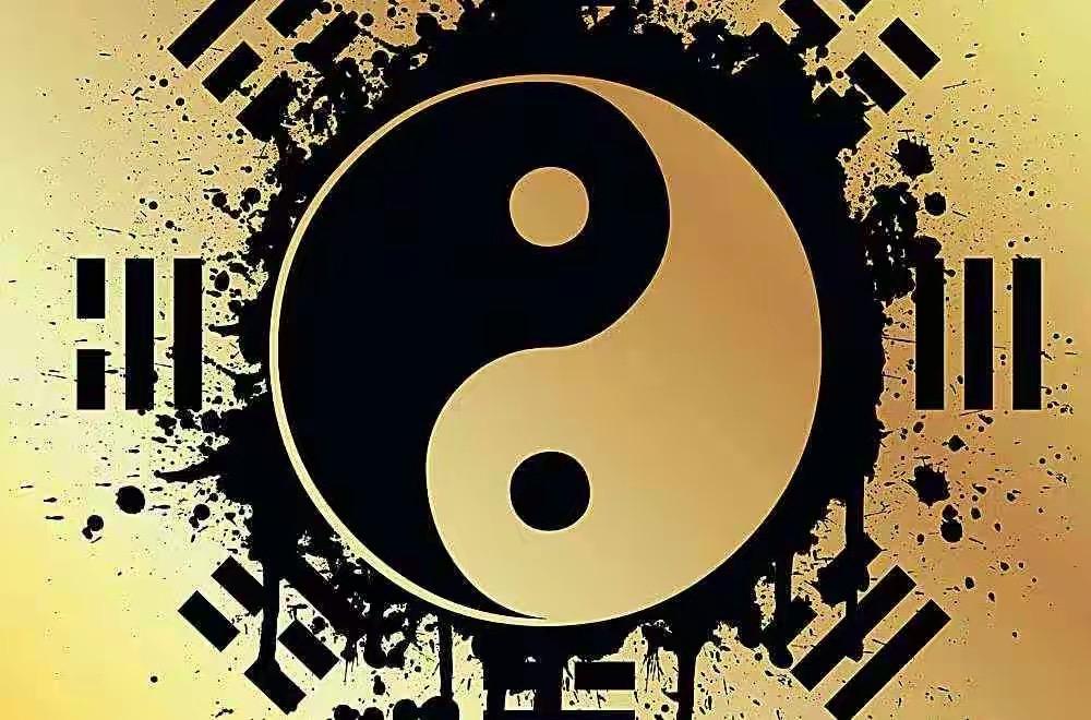 太极是统摄万物变化的本源总规律，八卦是拆解规律的具象工具，不是八卦包含太极，而是