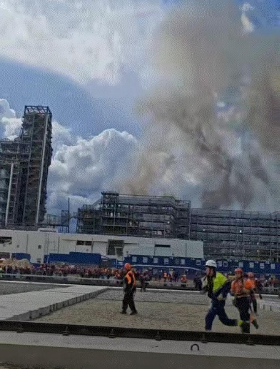 啥意思？为什么死的都是中国人？奇怪。俄罗斯远东阿穆尔州一处正在建设中的天然气化工