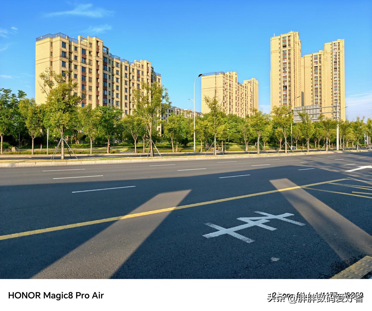 荣耀magic8pro air镜头下的清晨太美了！
早上赶早班车去上班，天气非常