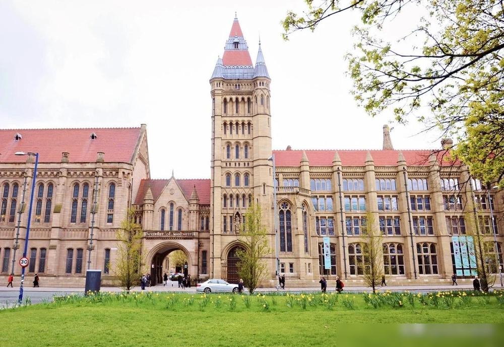 江苏女子供儿子出国留学，去年刚申上英国曼彻斯特大学时，她到处炫耀。说实话我特别理