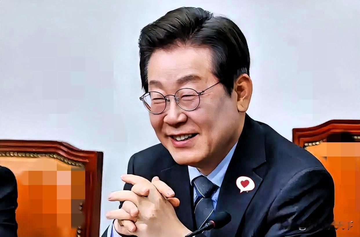 在专访时，被西方记者尖锐逼问：