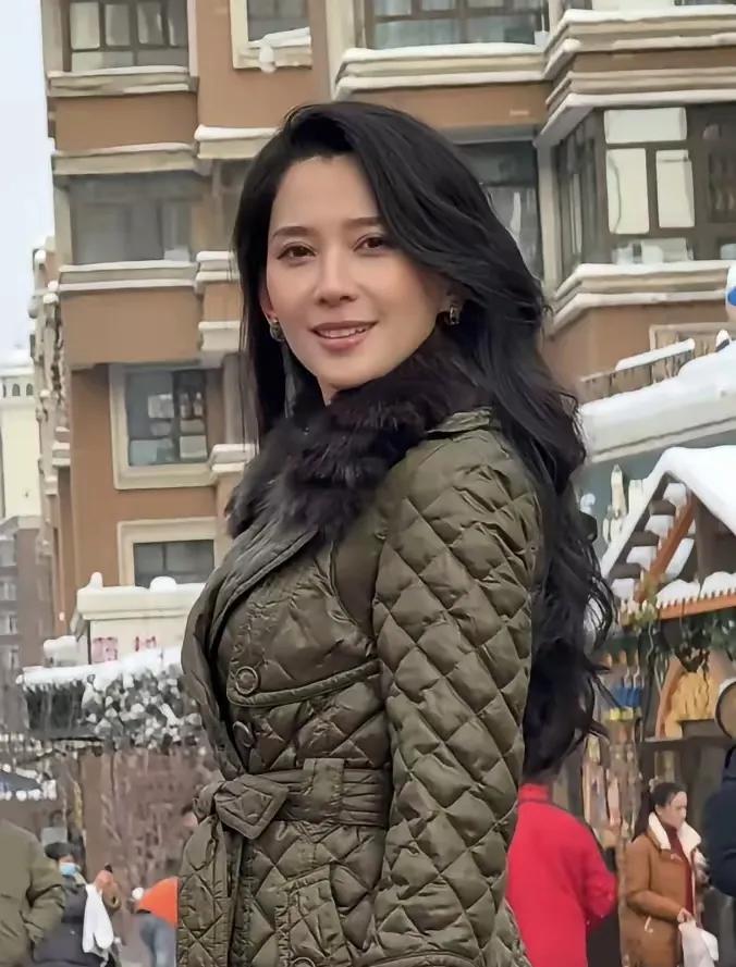 她想搞定章子怡都搞不定的男人，结局注定不会太好！汪峰就跟刘晓庆一样，再好的女人也