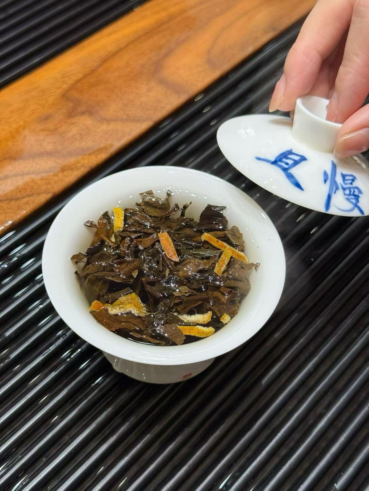 生命的本质是什么生命的本质说简单通俗一点就是活着，并且好好活着.只有活着才能去体
